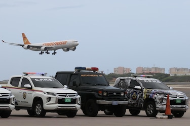 Aterriza en Venezuela segundo avión estadounidense en una semana con migrantes deportados