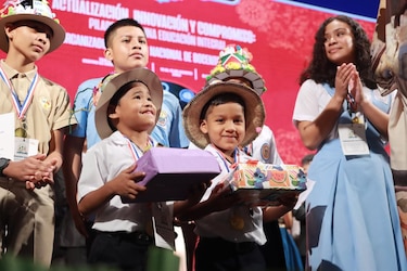 Festicrec 2025 premia la creatividad literaria de estudiantes, docentes y padres