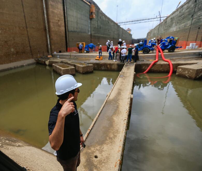 Así mantienen viva una esclusa centenaria