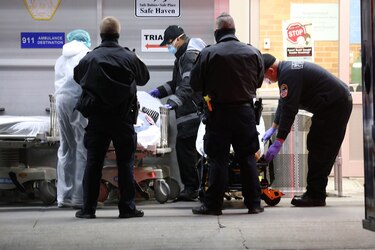 Estados Unidos registra 1,738 muertes por Covid-19 en 24 horas, según la Universidad Johns Hopkins