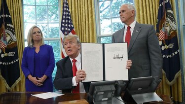 Donald Trump firma decreto que pone fin a separaciones familiares en la frontera