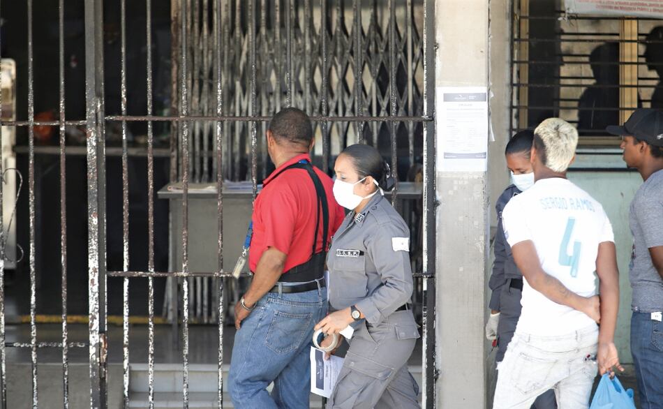 Piden medidas urgentes para frenar el virus en las cárceles
