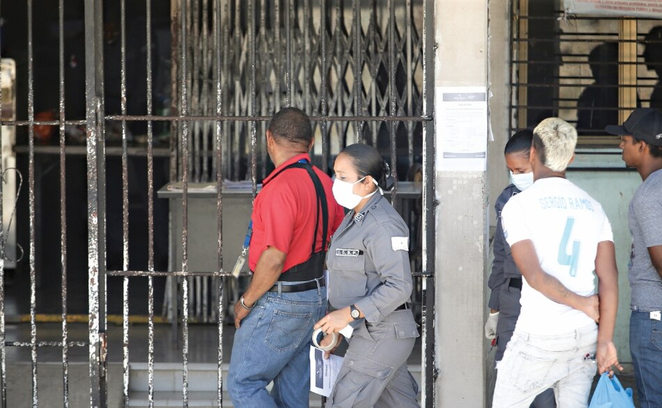 Piden medidas urgentes para frenar el virus en las cárceles