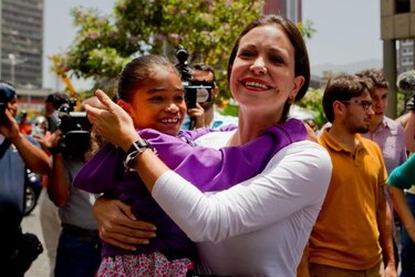 Fiscalía venezolana cita a María Corina Machado