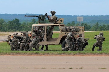 La otra vida del militar de Estados Unidos acusado de apostar por la caída de Nicolás Maduro