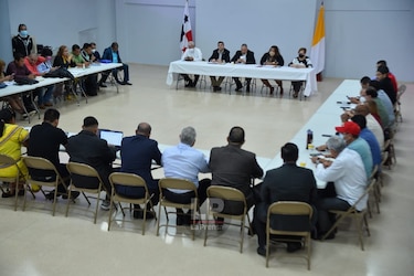 Iglesia se reúne con alianzas y el Ejecutivo; no hay  acuerdo para el inicio de la segunda fase del diálogo 