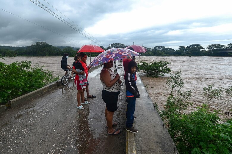 Huracán Eta castiga el Caribe Norte de Nicaragua y Honduras dejando víctimas fatales