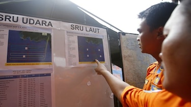 El mal tiempo complica la búsqueda de víctimas de AirAsia