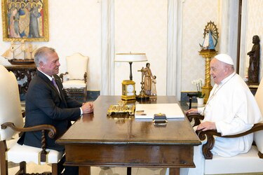 El papa recibe al rey Abdalá de Jordania en el Vaticano