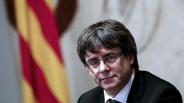 Puigdemont exige a Rajoy restaurar el gobierno catalán cesado