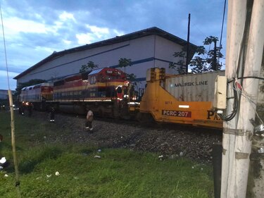Tren de carga a Colón choca a un automóvil en los Cuatro Altos de Colón