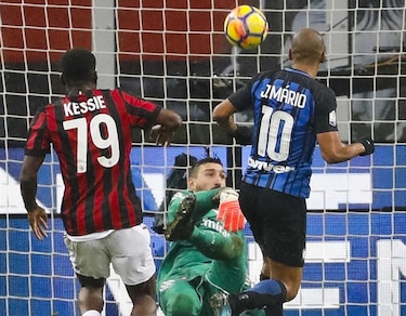 Milan se lleva el derbi copero y está en semifinales