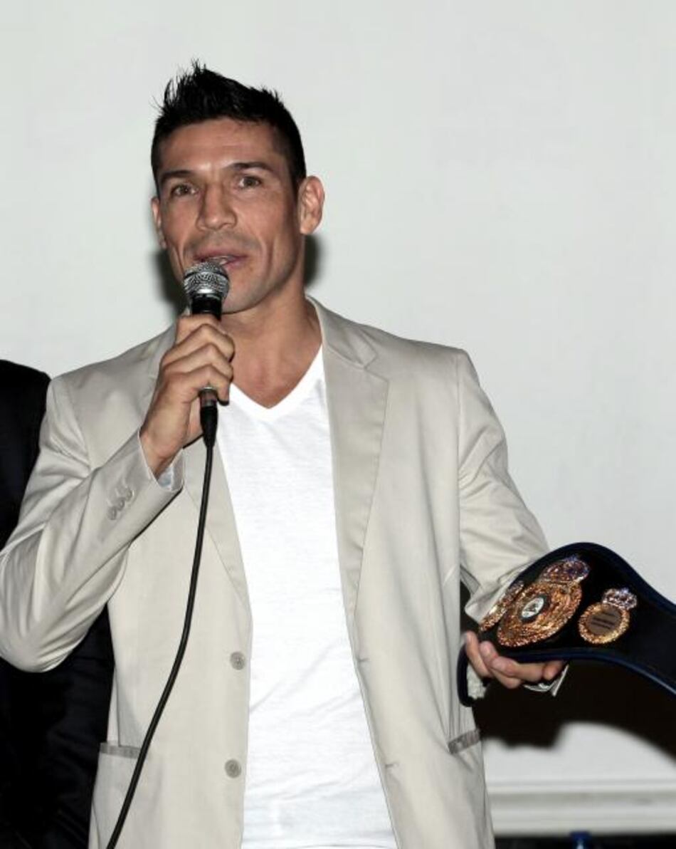 'Maravilla' Martínez defenderá título mundial de boxeo en Argentina en abril