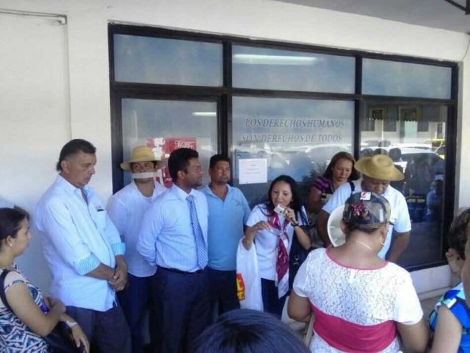 Docentes marchan en Chitré