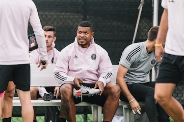 Póker, playstation y ping-pong, así se distrae Román Torres en la burbuja de la MLS
