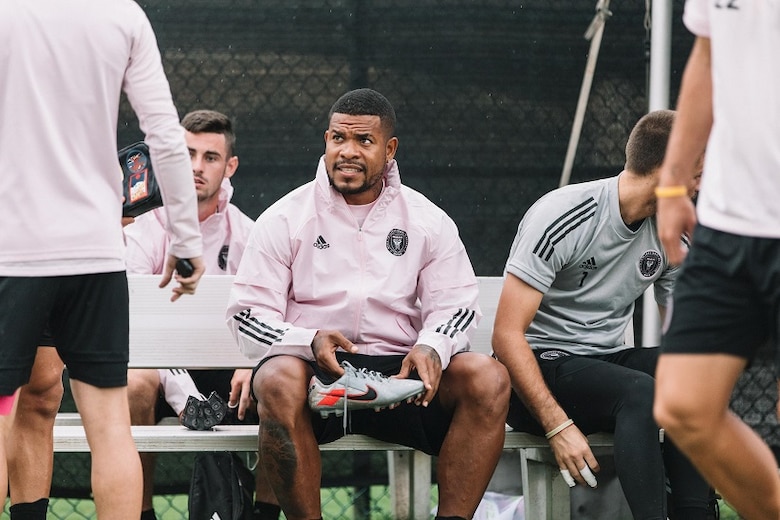 Póker, playstation y ping-pong, así se distrae Román Torres en la burbuja de la MLS