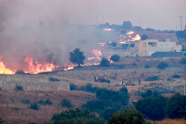 El incendio de Creta sigue descontrolado mientras remiten los demás frentes en Grecia