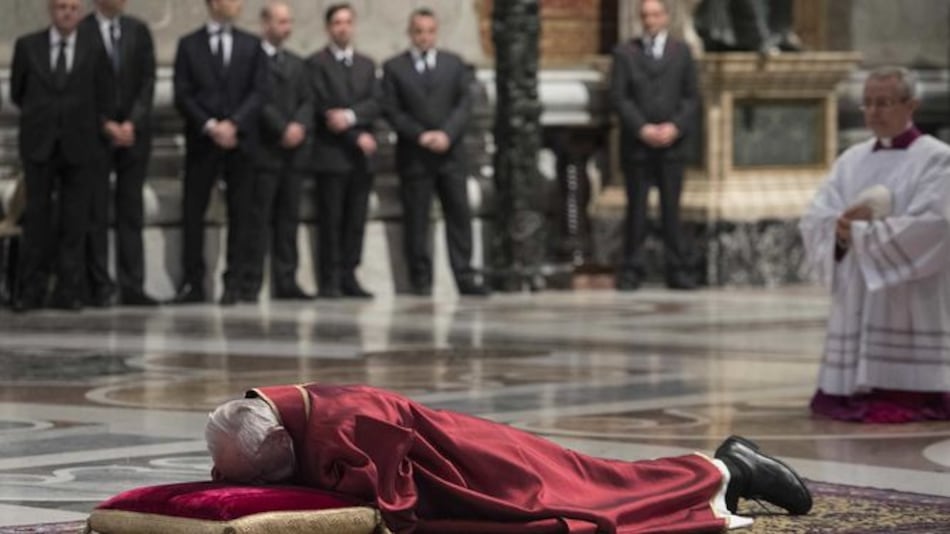 El papa Francisco preside oficio de Viernes Santo