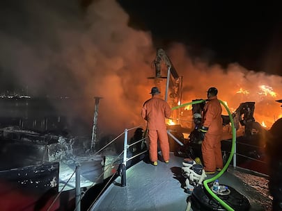 Procederán a hundir embarcación que se incendió en el amarradero Brisas de Amador