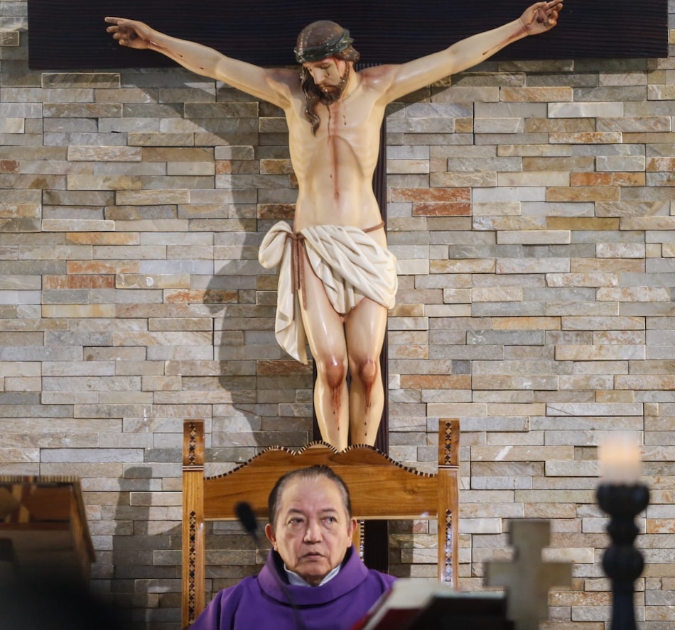 El sacerdote David Cosca vuelve al púlpito: ‘tengo muchos enemigos allá afuera’