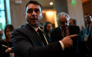 Senador e hijo mayor de Bolsonaro informa que tiene Covid-19