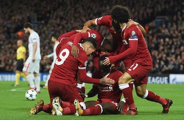 Liverpool golea y avanza, Napoli eliminado