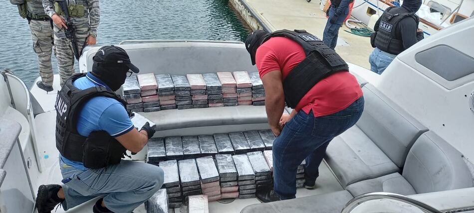 Decomisan 491 paquetes con droga dentro de un yate en Colón