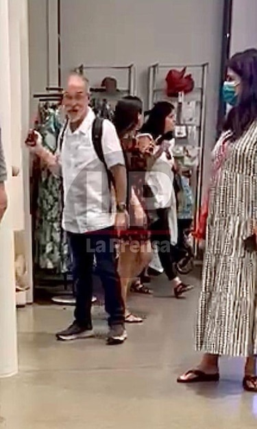 El alcalde José Luis Fábrega, de compras en Madrid