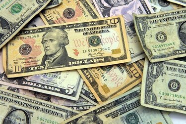 Dólar registra mejor semana en un año ante expectativas de avance de inflación