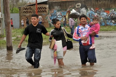 Tres muertos y miles de evacuados en Argentina