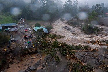 Eta deja decenas de muertos por derrumbes e inundaciones en América Central
