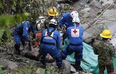 Colombia declara emergencia por alud; los muertos ya suman 262