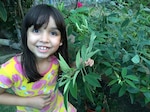 Niña halla en una planta de guandú insecto originario de Asia mortífero para cultivos