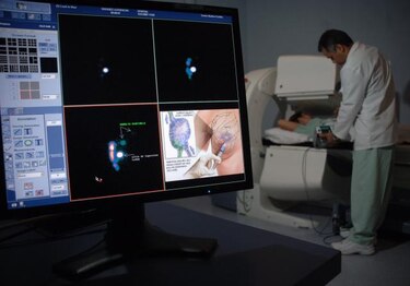Canadiense de 16 años mejora terapia contra cáncer que usa nanopartículas oro