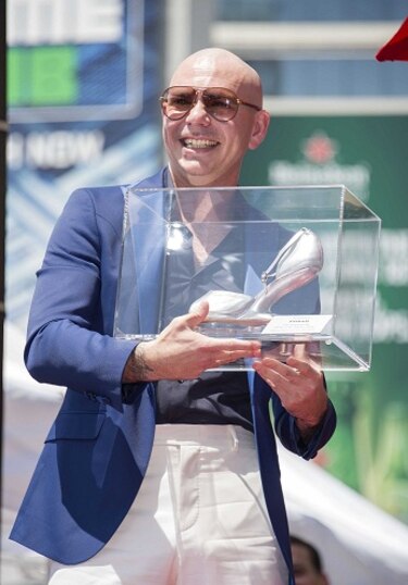 Pitbull ya tiene su estrella en Hollywood