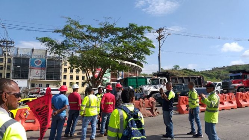 Trabajadores protestan por muerte de tres compañeros en la vía Centenario