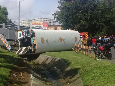 Vuelco de 'diablo rojo' deja siete heridos en El Chorrillo