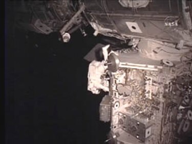 Dos astronautas inician quinta caminata espacial