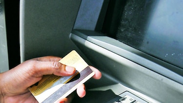 Gobierno busca el dinero para pagar bono de $50 a jubilados y pensionados