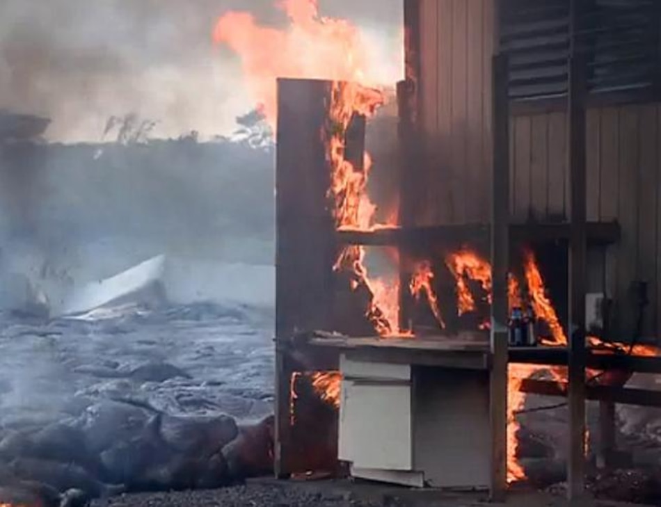 Lava volcánica quema la primera casa en Hawaii