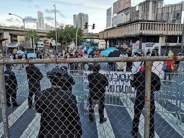 Segundo día de protestas contra la corrupción y recortes presupuestarios a la salud y educación