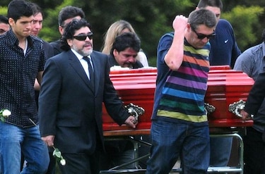 Maradona despidió a su madre en ceremonia íntima