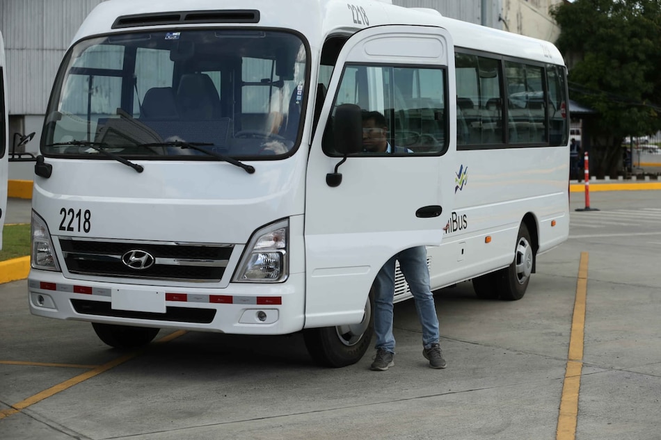 MiBus lanza plan piloto con 17 buses medianos para rutas de baja demanda