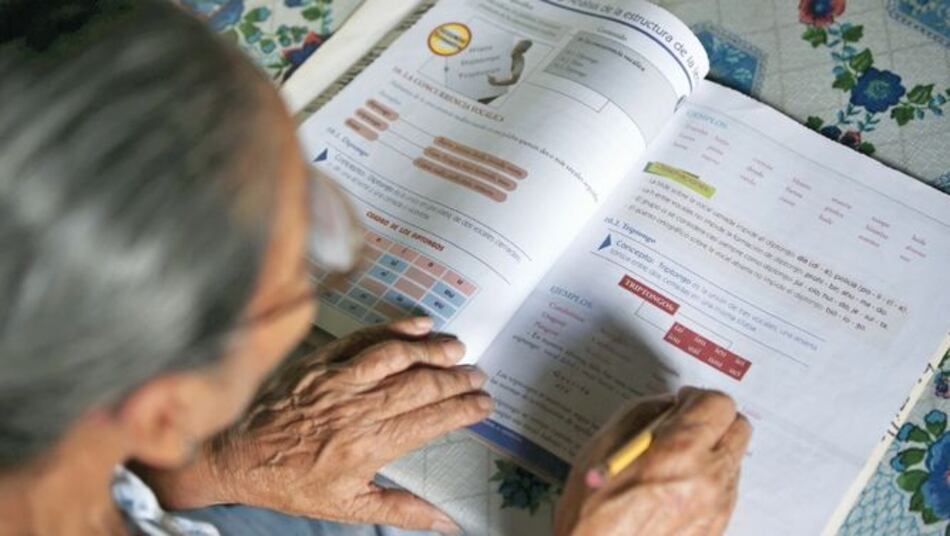 Panamá reduce en 50% cantidad de iletrados