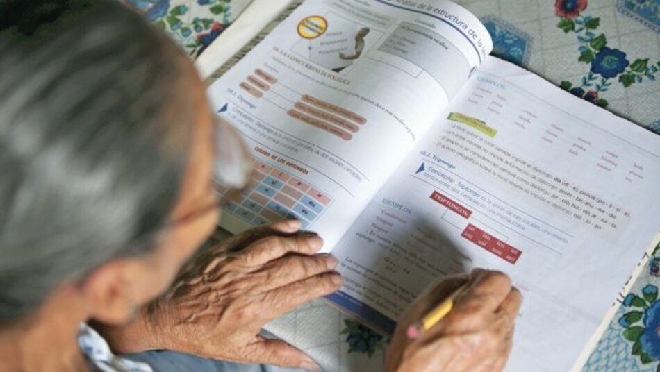 Panamá reduce en 50% cantidad de iletrados