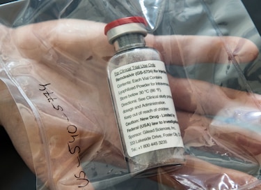 Estados Unidos autoriza plenamente el antiviral remdesivir como tratamiento de Covid-19