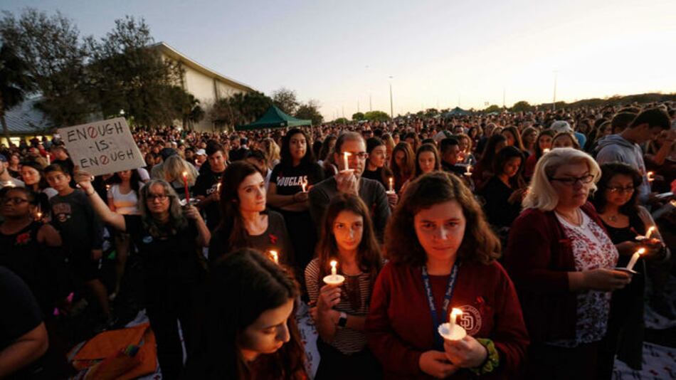 Florida: Miles asisten a vigilia por las víctimas de tiroteo
