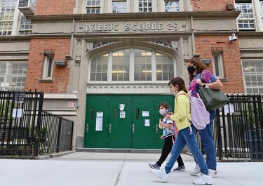 Cierran escuelas en Nueva York ante aumento de casos