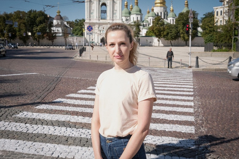 “Fue un espectáculo muy desagradable”: las duras críticas en Ucrania a la cálida bienvenida que le dio Trump a Putin en Alaska