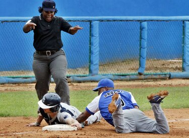 Equipos de Cuba y Estados Unidos inician serie amistosa de béisbol